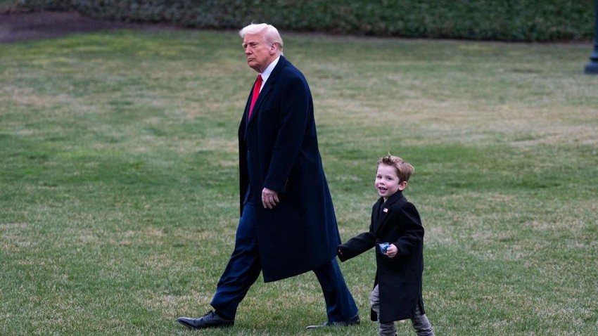 Tramp sa sinom Ilona Maska koji se zove X Æ A-12 u Beloj kući u martu | Foto: Getty Images