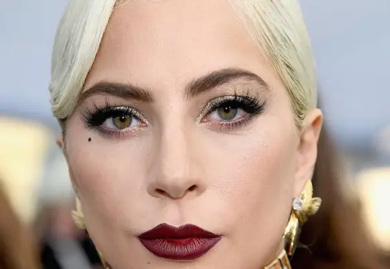 Lady Gaga zrobiła nowy tatuaż. Nawiązuje do filmu "Narodziny gwiazdy"