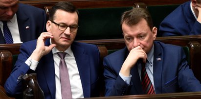 Kolejny wyciek w aferze mailowej. Premier Morawiecki prosił o to ministra Błaszczaka. Skutecznie