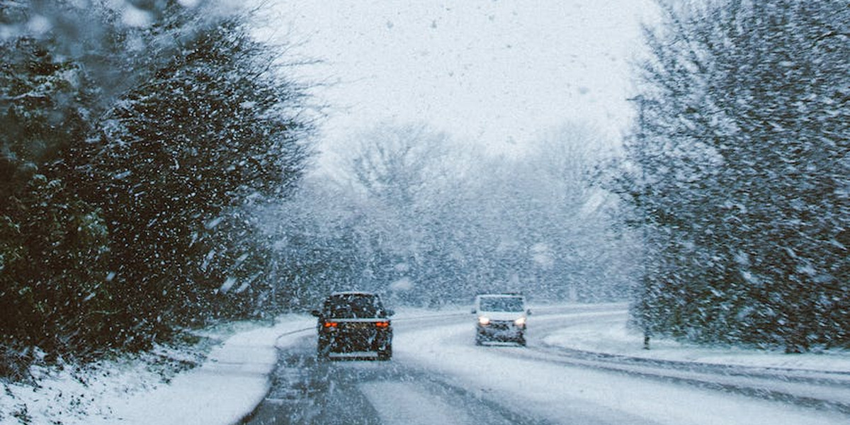 IMGW ostrzega: na drogach będzie niebezpiecznie! Święta białe, choć z trudnymi warunkami pogodowymi.
