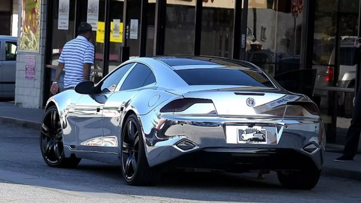 Chromowany Fisker Karma