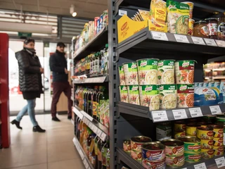 Z pomocą tym, którzy zapomną o zakazie, przyjdą stacje benzynowe. Tam handel dozwolony jest każdego dnia