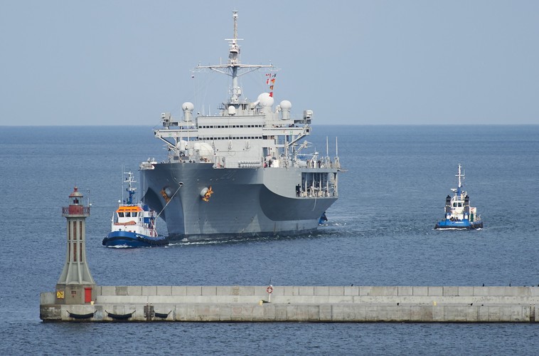AMERYKAŃSKI OKRĘT USS MOUNT WHITNEY ZAWINĄŁ DO GDYNI
