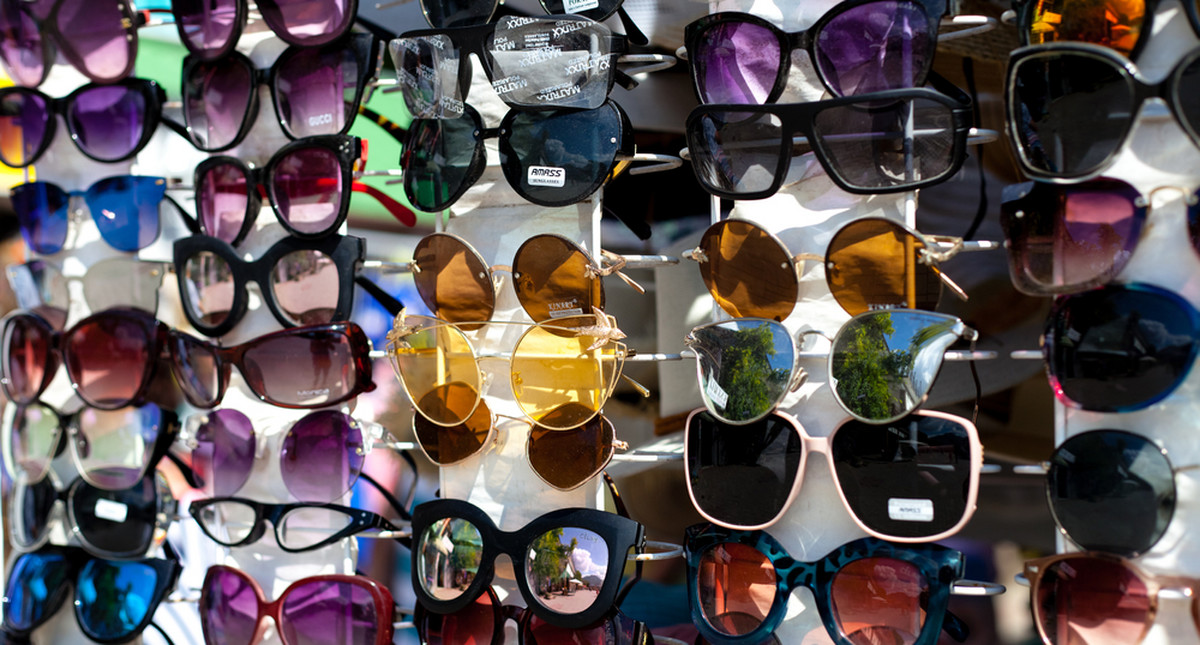 Jakie okulary przeciwsłoneczne wybrać? Ważne rady okulisty