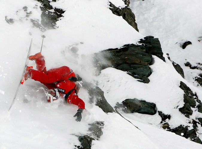 Niefortunny upadek Francuza Juliena Lopeza podczas freeride’owych zawodów w Verbier w Szwajcarii 20 marca 2010