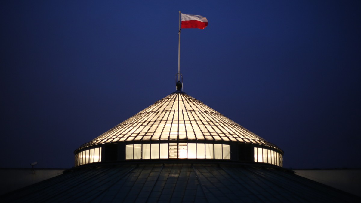 Sejm rozpoczął dziś wieczorem drugie czytanie projektów reformy prokuratury autorstwa PiS przewidujących m.in. połączenie funkcji ministra sprawiedliwości i Prokuratora Generalnego. W poprzedzających je pracach w sejmowej komisji opozycja zgłosiła ok. 30 wniosków mniejszości.