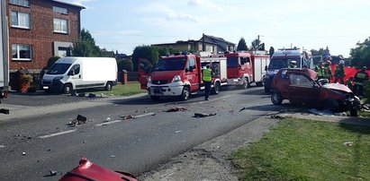 Niedzielny wypadek w Świerklanach okazał się tragiczny. Nie żyje 28-latek z Seicento