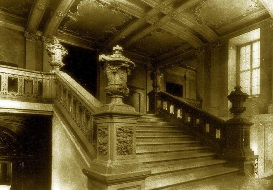 Radomierzyce - pałac, niezwykła historia i tajemnicze archiwa - Podróże