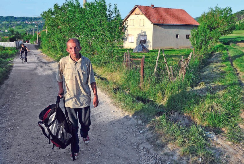 STIGAO DO ARANĐELOVCA Đorđe Joksimović je juče, nakon 12 sati pešačenja, bez hrane, stigao nadomak Aranđelovca