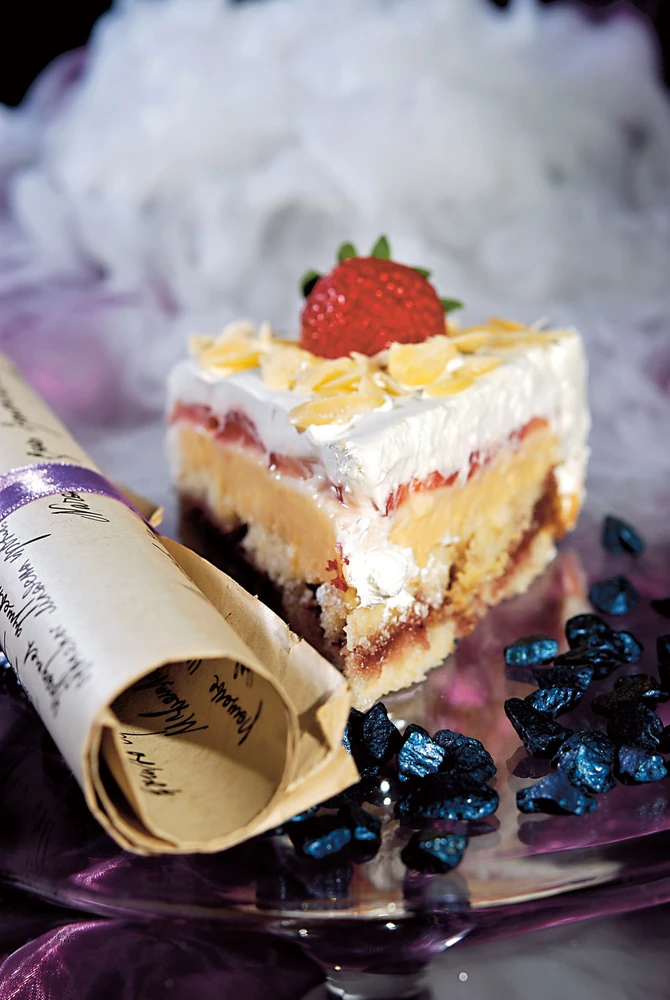 Najkremastiji kolač s jagodama