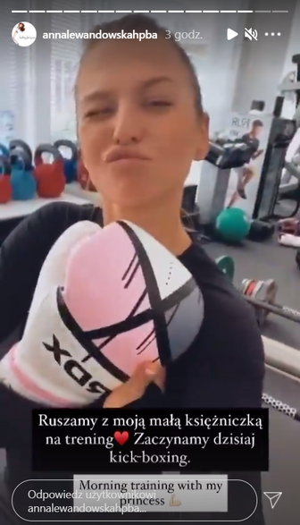 Anna Lewandowska trenuje z córką kickboxing