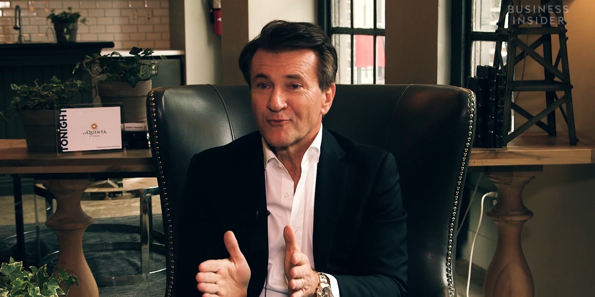 Robert Herjavec pochodzi z Europy Wschodniej. Stworzył i sprzedał kilka firm z branży IT. Dziś stoi na czele Herjavec Group.