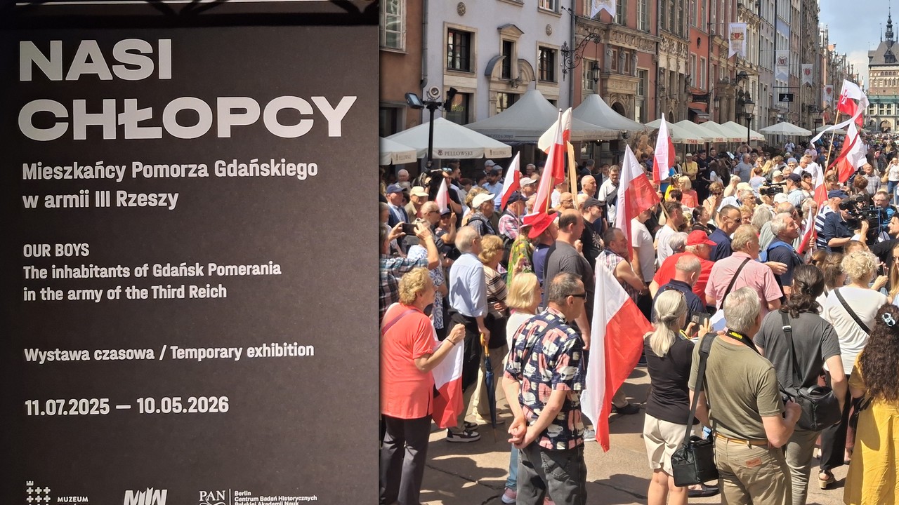 Przed Muzeum w Gdańsku protest, na wystawie tłum ludzi. Kontrowersje wokół 