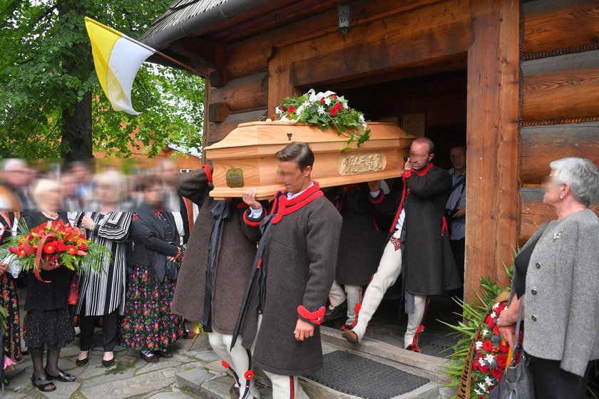 Niepokojące dane z sanepidu. Wielu chorych po pogrzebie Zofii Karpiel-Bułecki