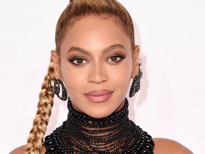 Horror a színpadon: Beyoncé vérző füllel koncertezett