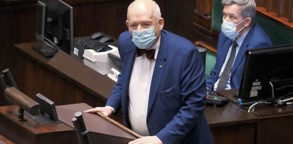 "Bitych mężczyzn jest dwa razy więcej niż kobiet". Korwin-Mikke mówi, kto to policzył i dlaczego mężczyźni tego nie zgłaszają