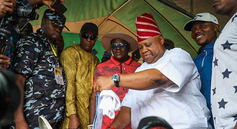 Senator Ademola Adeleke casts his vote. [TheCable]