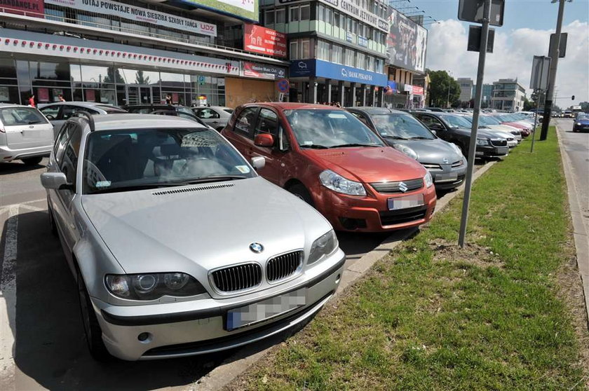 Urzędnicy płacą grosze za parking