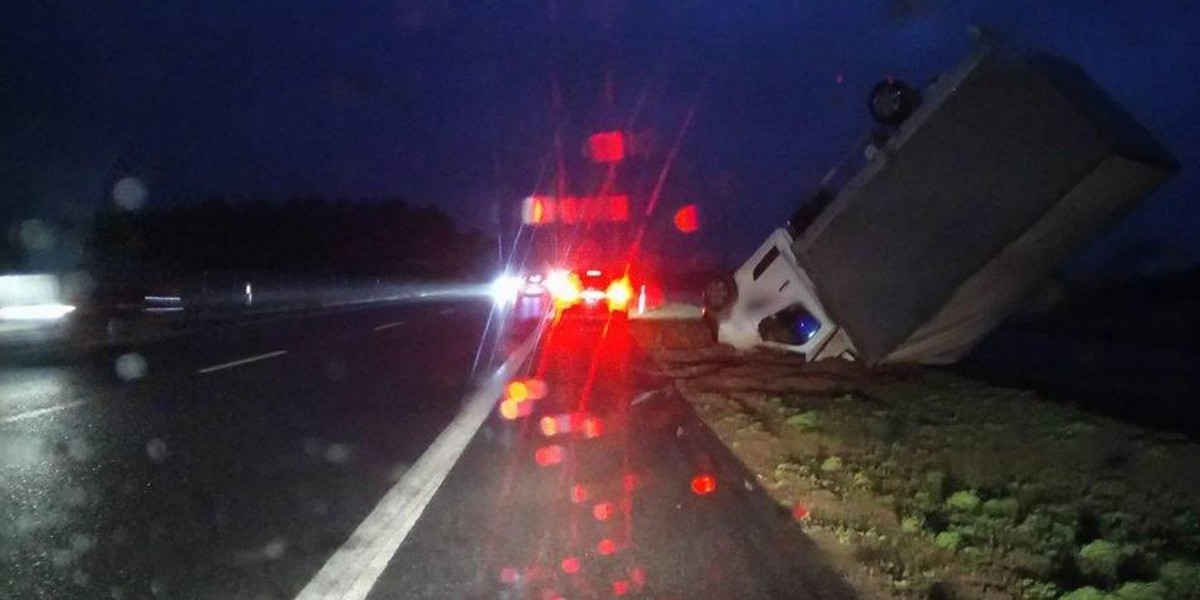 Dwie osoby zginęły, prawie milion bez prądu. Wichury spustoszyły kraj