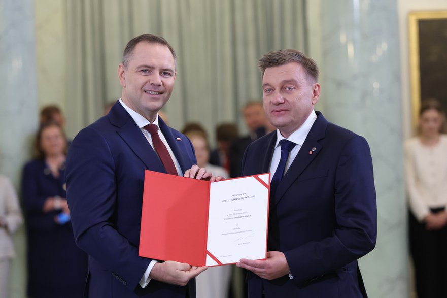Karol Nawrocki i Krzysztof Wacławek podczas uroczystości powołania tego drugiego na oficjalnego doradcę prezydenta