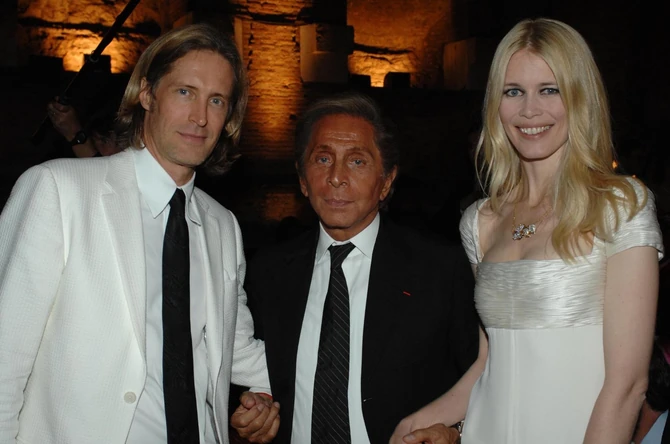 Brus Huksema, Valentino i Klaudija Šifer