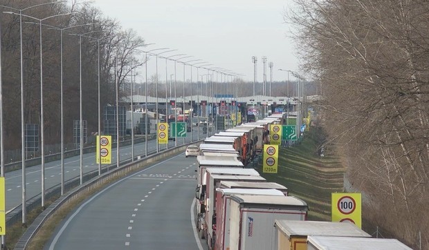 Kamioni stoje satima na izlazu iz Srbije: Najveće gužve na Batrovcima i Šidu, čekanja i do tri sata