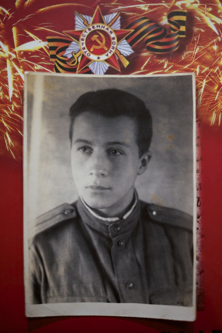 Aleksej Stefanov 1942, tokom Staljingradske bitke. Tada 20-godišnji Stefanov bio je zapovednik izviđačkog odreda.