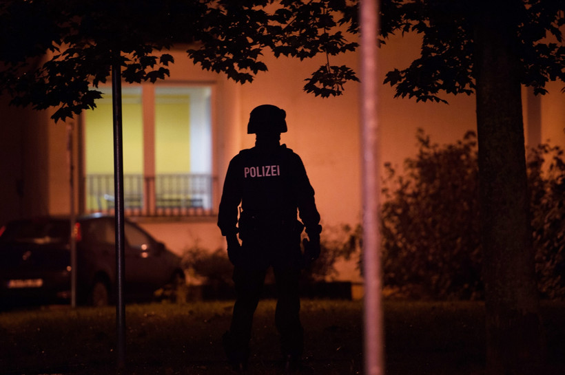 Podczas obławy w sobotę policja otoczyła budynek na osiedlu w Chemnitz, w którym mieszkał 22-letni Syryjczyk