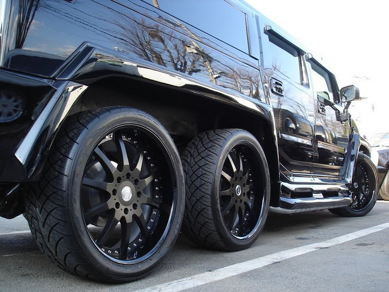 Ultimate Six Hummer H2 z Japonii dla bogatych