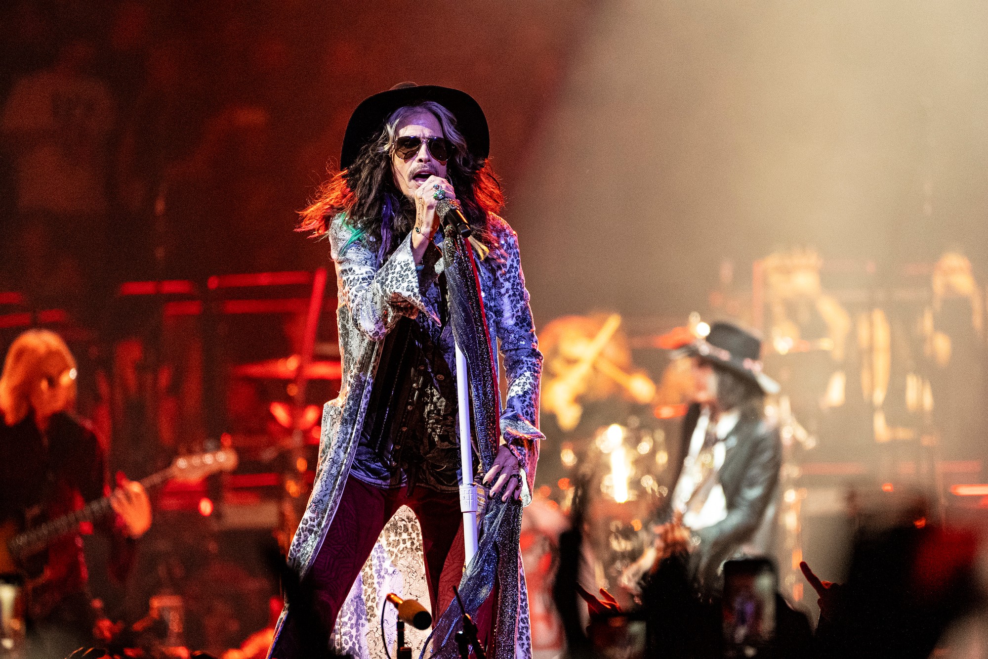 Steven Tyler a skupina Aerosmith.