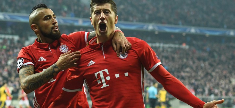 Liga Mistrzów: Lewandowski najpierw spowodował karnego, potem strzelił gola i zaliczył asystę. WIDEO