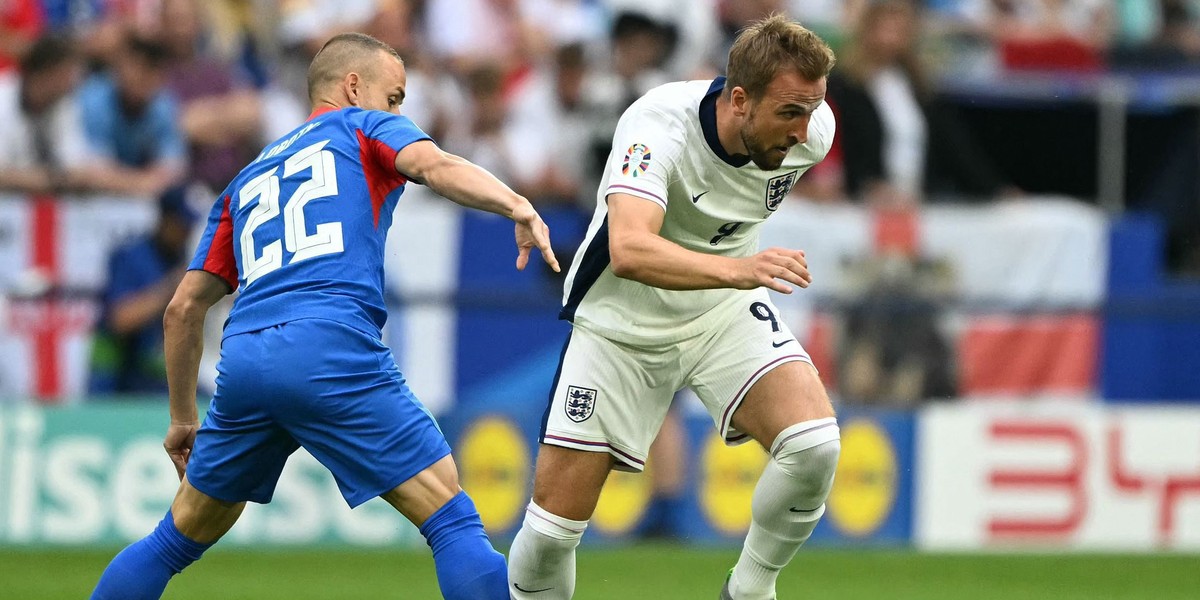 Harry Kane (z prawej) strzelił gola w dogrywce. 