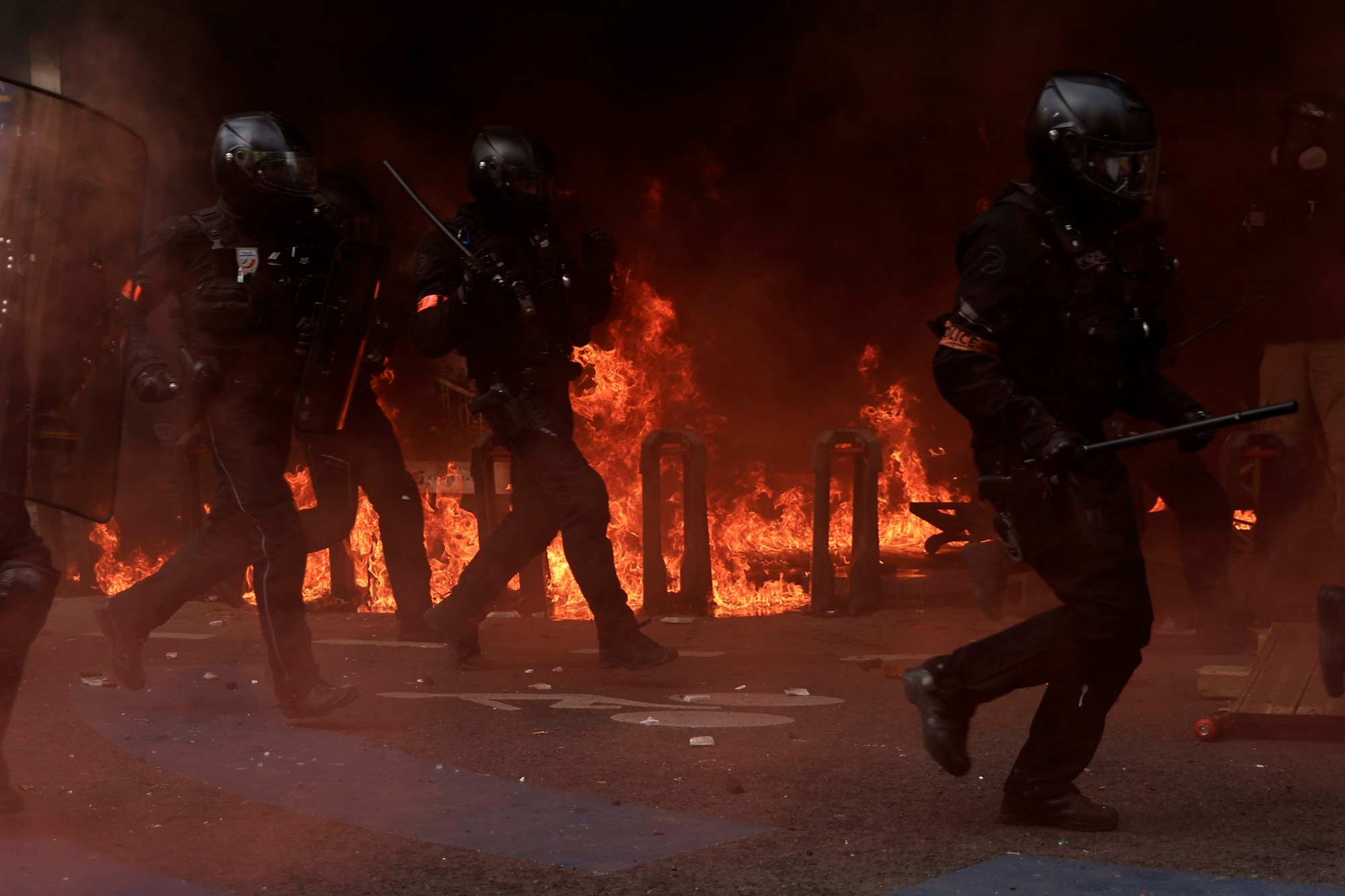 Protesty vo Francúzsku naberajú na sile.