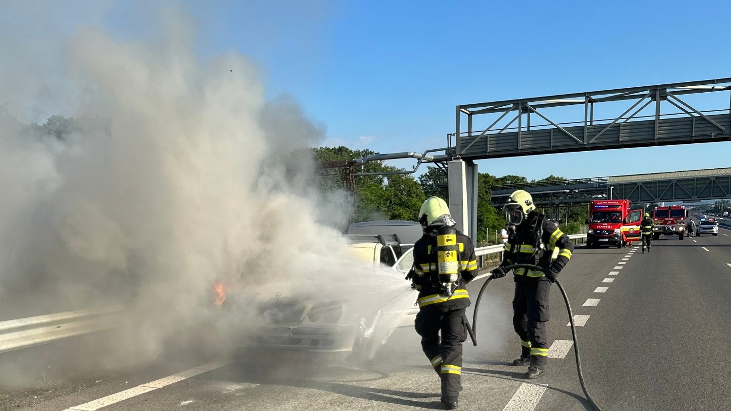 Na rýchlostnej ceste R7 horelo auto.