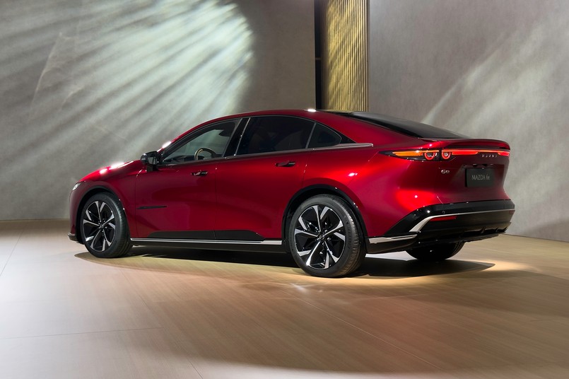 Nowa Mazda 6e