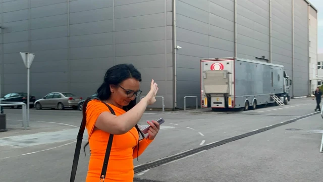 OVA FATALNA CRNKA JE MAJKA ANITE STANOJLOVIĆ: Dva puta stala stala pred kamere, a svi ostali u čudu KOLIKO LIČE! (FOTO)