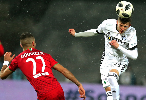 Ekstraklasa: Pachniało sensacją, ale co mistrz, to mistrz. Legia liderem tabeli