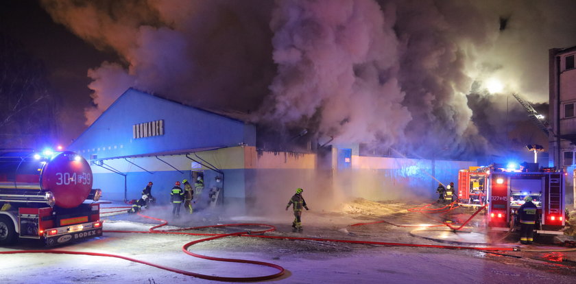 Pożar w hurtowni zabawek w Łodzi