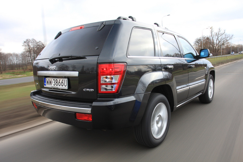 Jeep Grand Cherokee Terenówka nie tylko na zimę