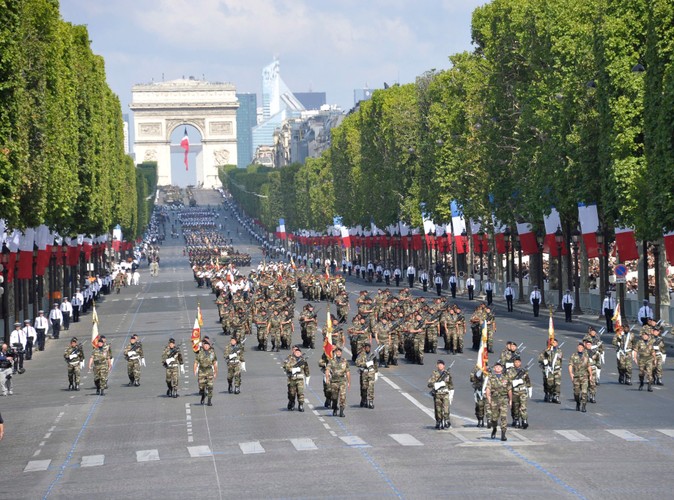 Parada wojskowa Polach Elizejskich