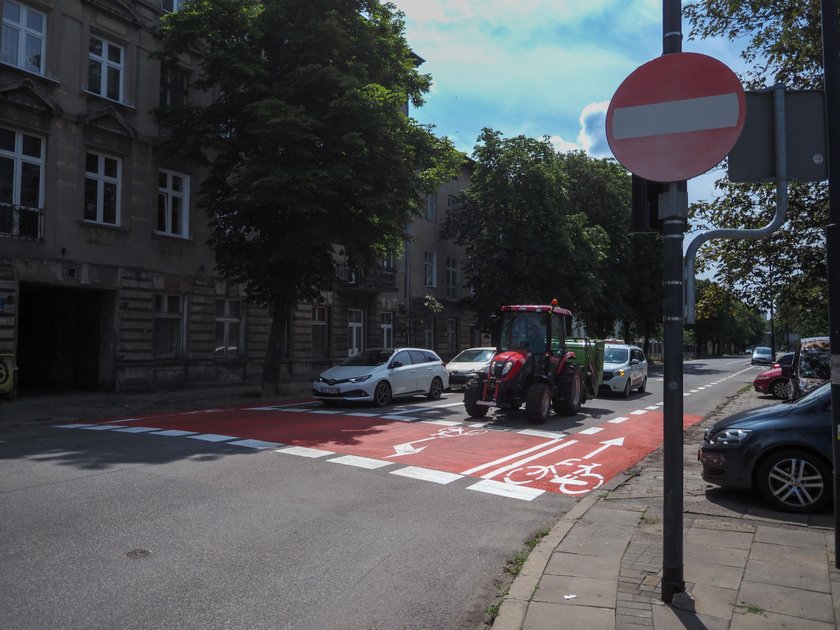 Urzędnicy zwęzili kolejna ulicę w Łodzi