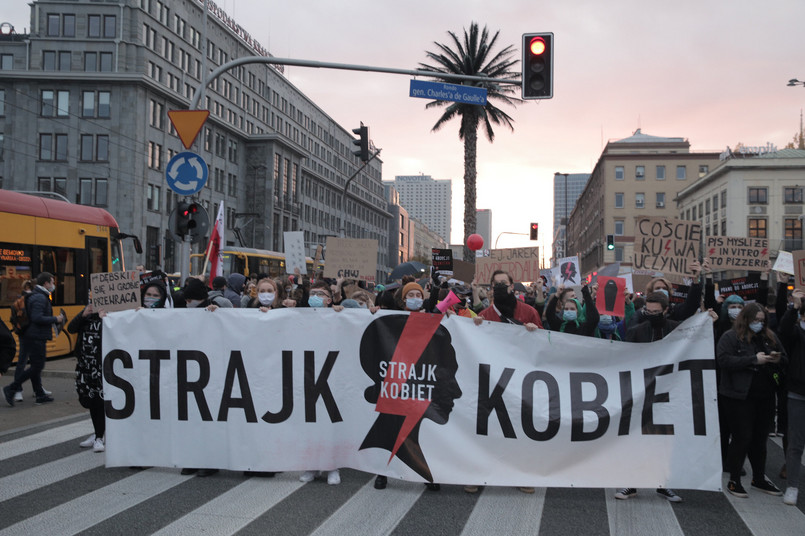 Strajk Kobiet: Nasilają się represje, ale mamy adwokatów, psychologów i tworzymy fundusz solidarnościowy