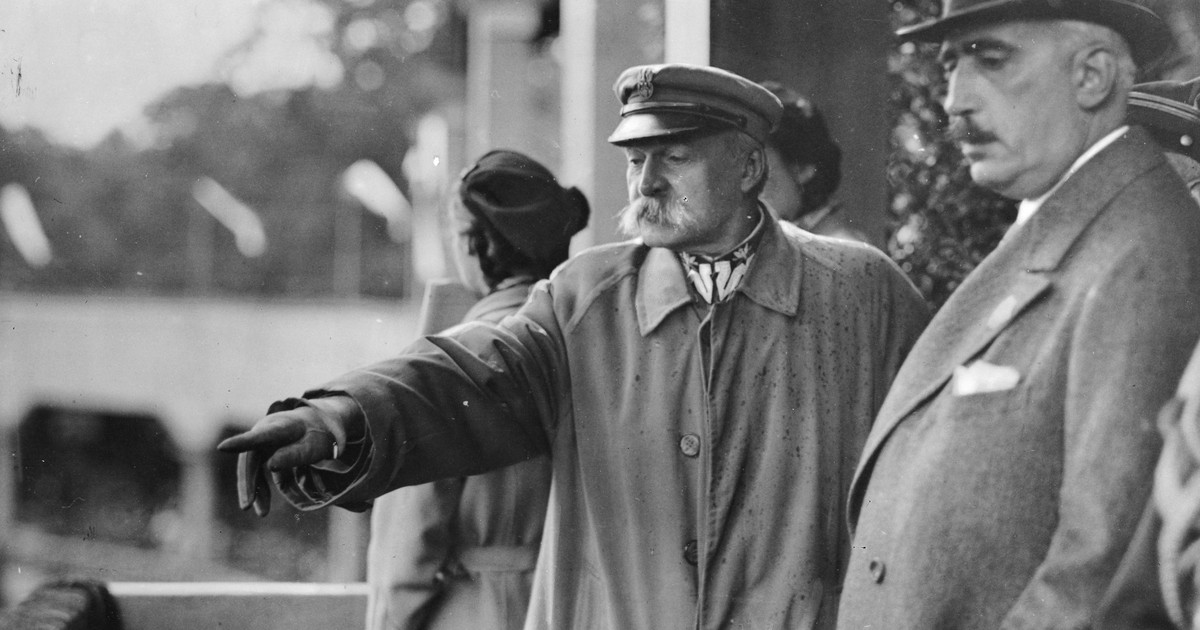 Polowanie NKWD na polskich arystokratów. "Błękitna szesnastka" wpadła w pułapkę