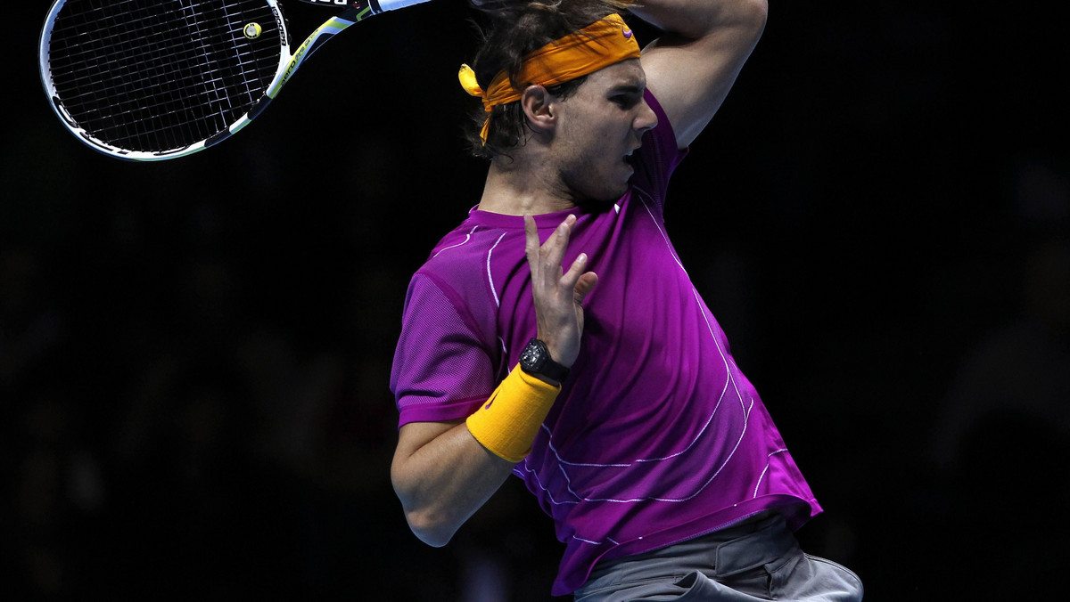 Rafael Nadal awansował do finału turnieju ATP World Tour Finals (z pulą nagród 5 mln funtów). W sobotnim meczu półfinałowym po ciężkim boju pokonał Andy'ego Murraya 7:6(5), 3:6 7:6(6).