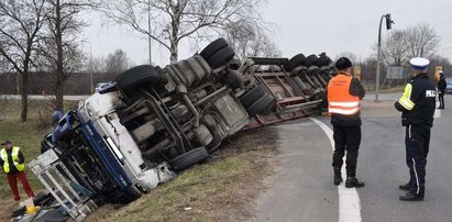 TIR wpadł do rowu!