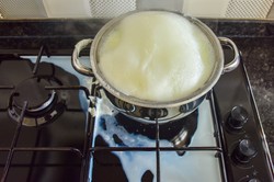 Kanadyjska firma mleczarska, zamknięta przed laty, ponownie otwiera fabrykę. Nie zgadniecie, co będzie produkować