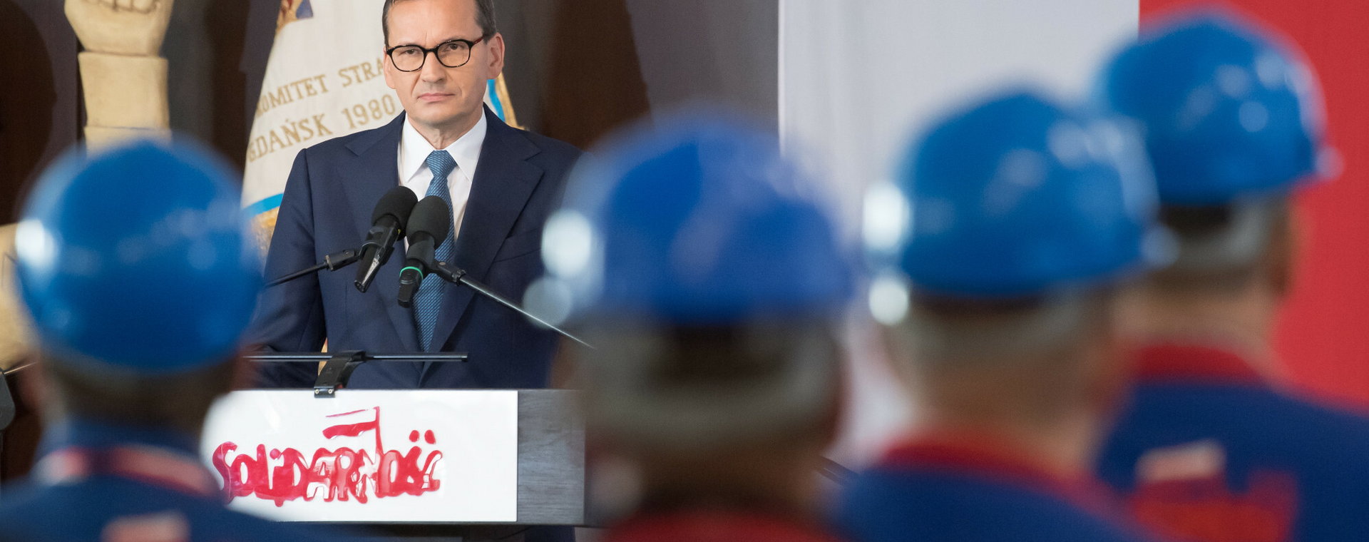Rząd Mateusza Morawieckiego wspiera związki zawodowe. Zapłacą mniej za ciepło i energię. Na zdjęciu premier podczas rocznicy podpisania porozumień sierpniowych
