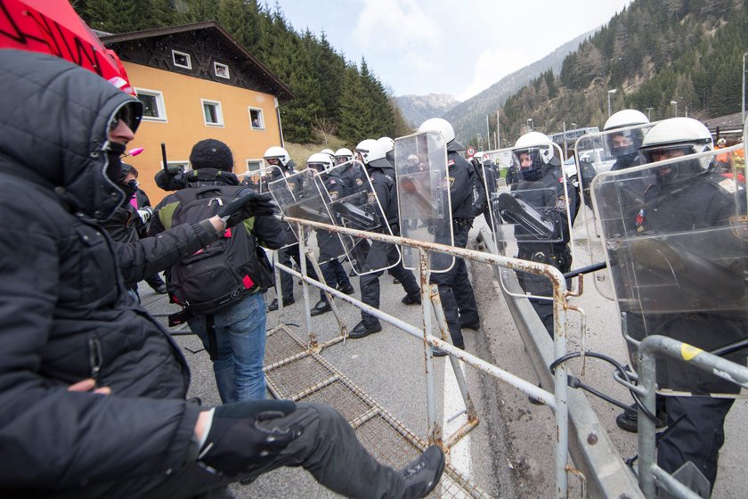 Starcia na granicy austriackiej. Bili się o uchodźców