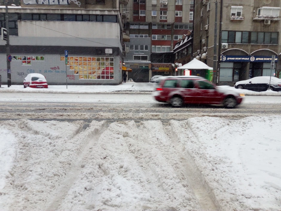 Usijali se telefoni taksi službi