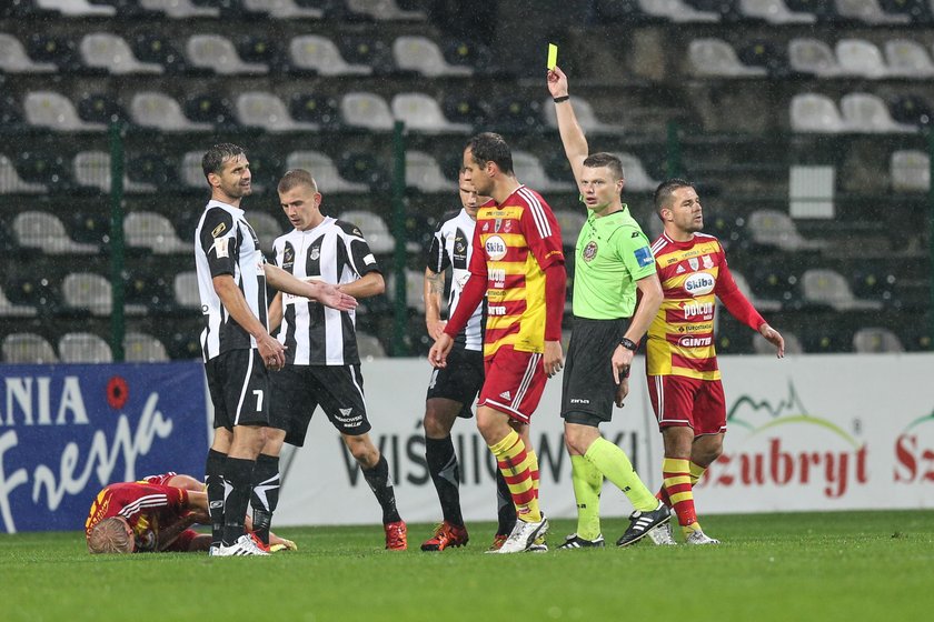 Skandal w polskiej lidze. Piłkarz Paweł Zawistowski nazwał arbitra „sprzedajną szm..."